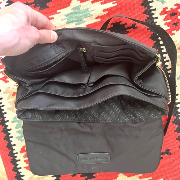 Steve Madden black quilted cross body bag with zippers & inside pockets - Picture 15 of 17